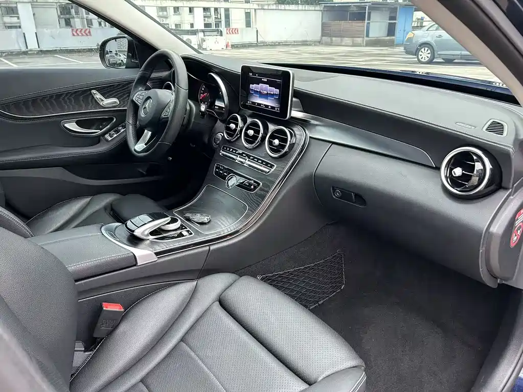Mercedes-Benz C-Class 2017 — фото 16