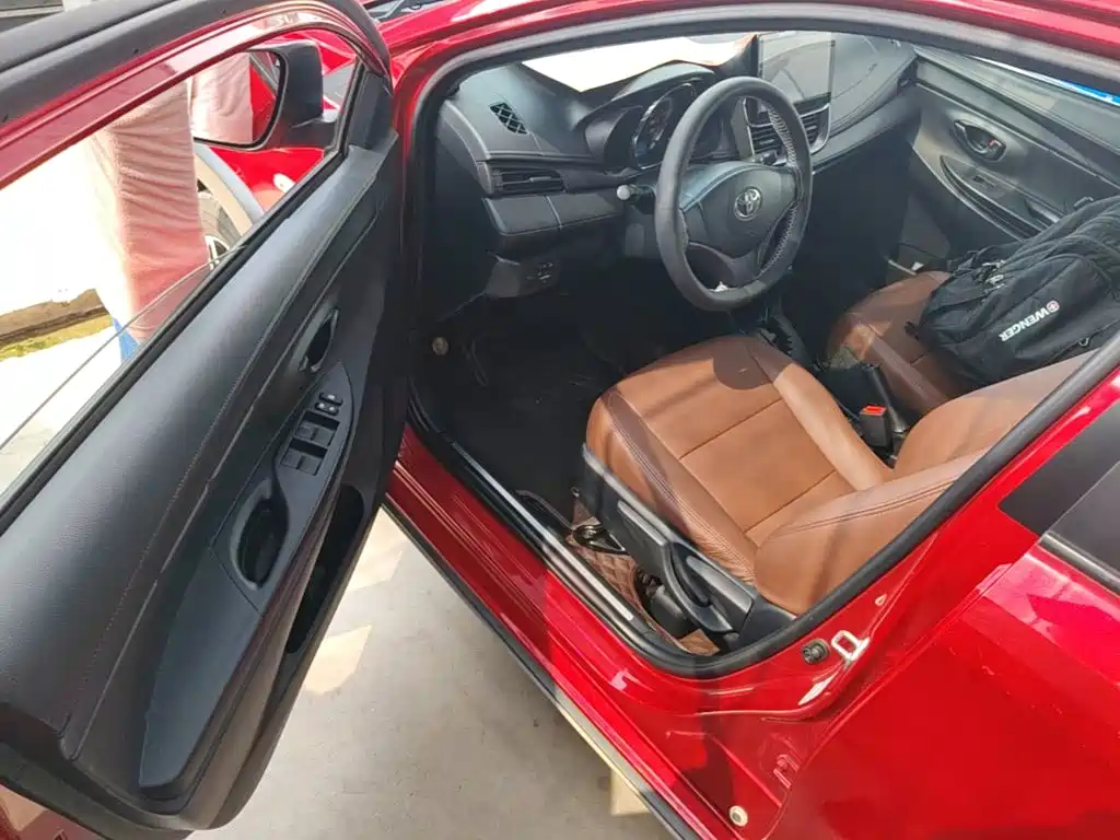 Toyota Yaris L 2020 — фото 16