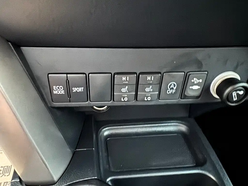 Toyota RAV4 2018 — фото 10