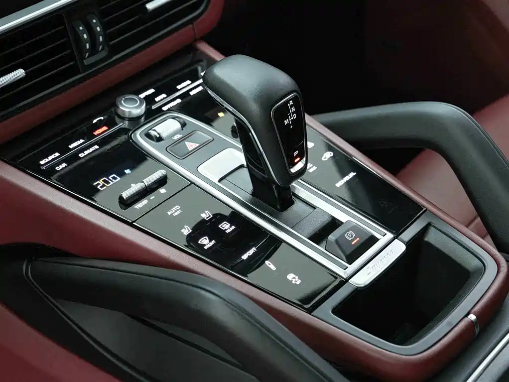 Porsche Cayenne 2022 — фото 11
