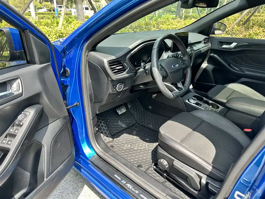 Ford Focus 2021 — фото 14