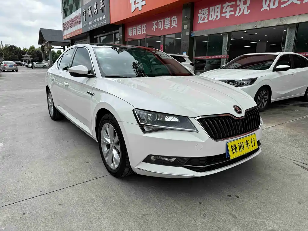 Skoda Superb 2017 — фото 3