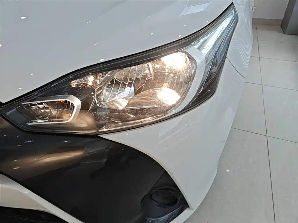 Toyota Yaris L 2017 — фото 24
