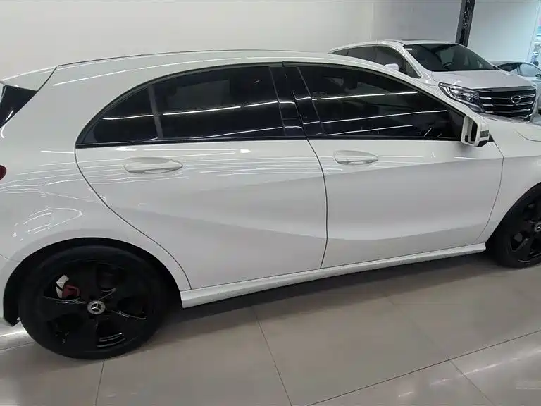 Mercedes-Benz A-Class 2017 — фото 13