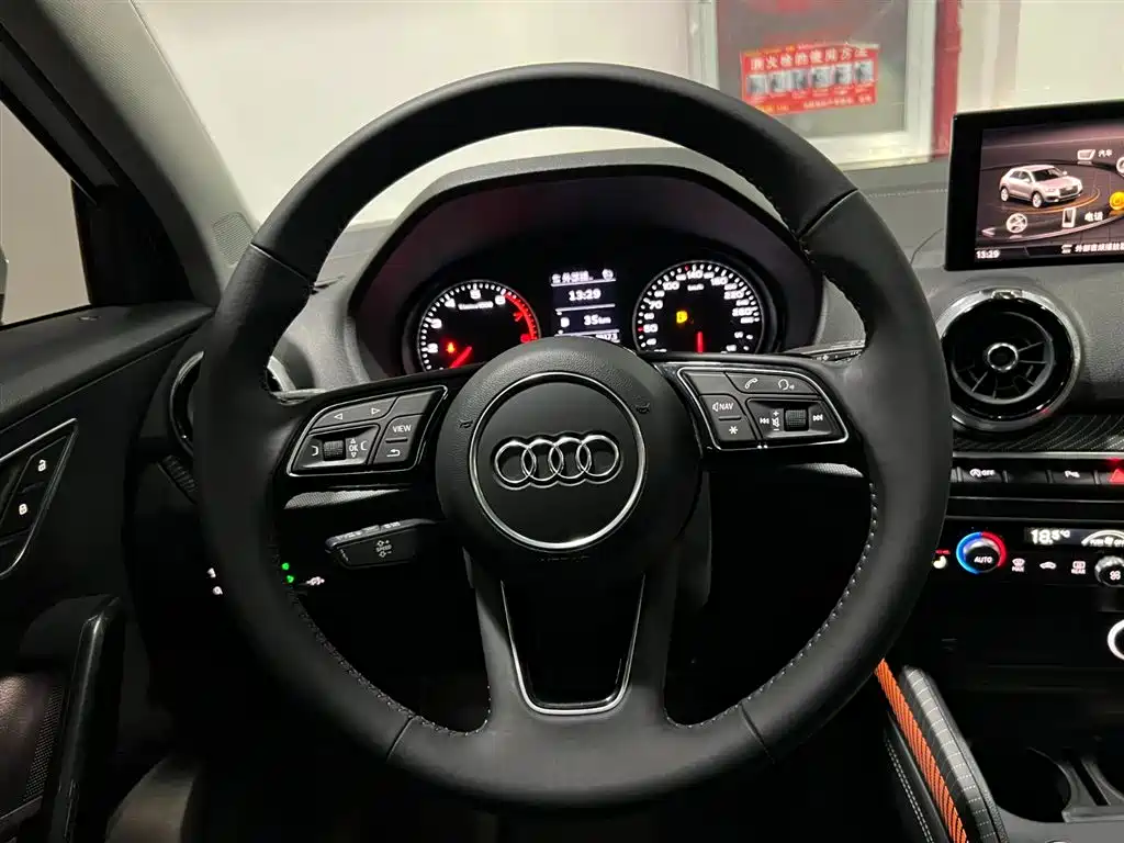 Audi Q2L 2022 — фото 15