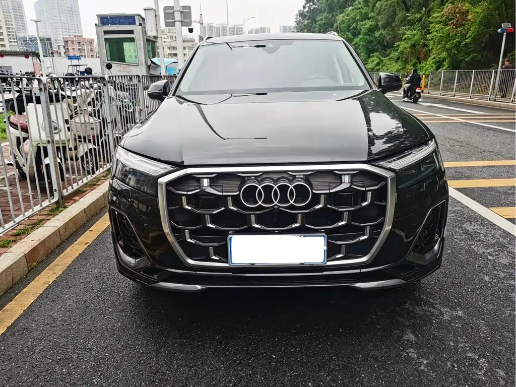 Audi Q7 2025 — фото 2
