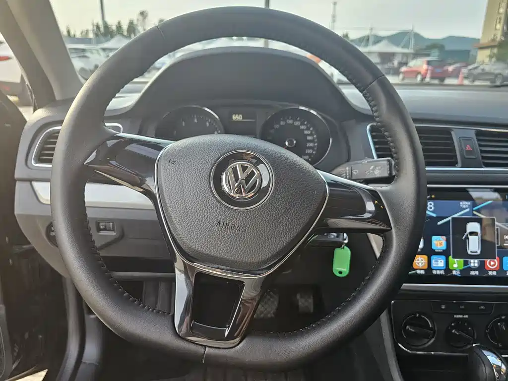 Volkswagen Lavida 2017 — фото 14