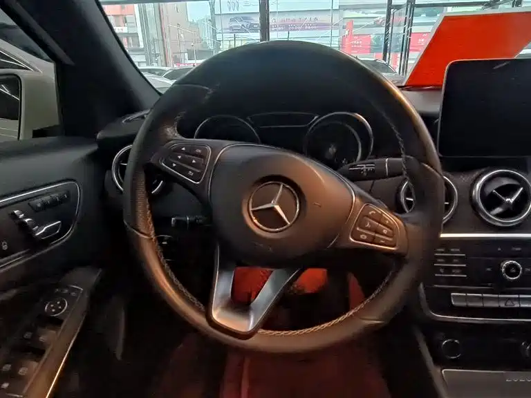 Mercedes-Benz A-Class 2017 — фото 15