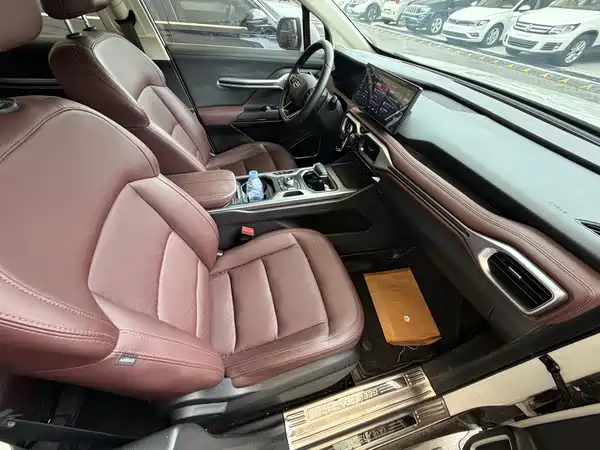 Geely Haoyue 2022
