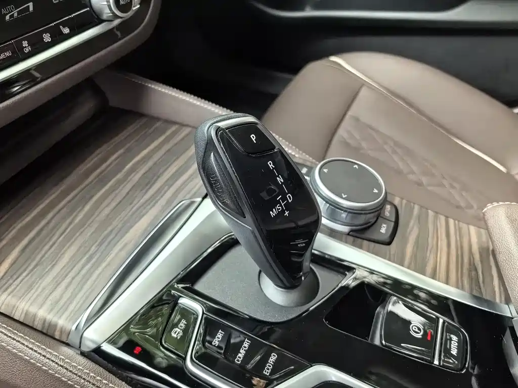 BMW 5 Series 2021 — фото 14