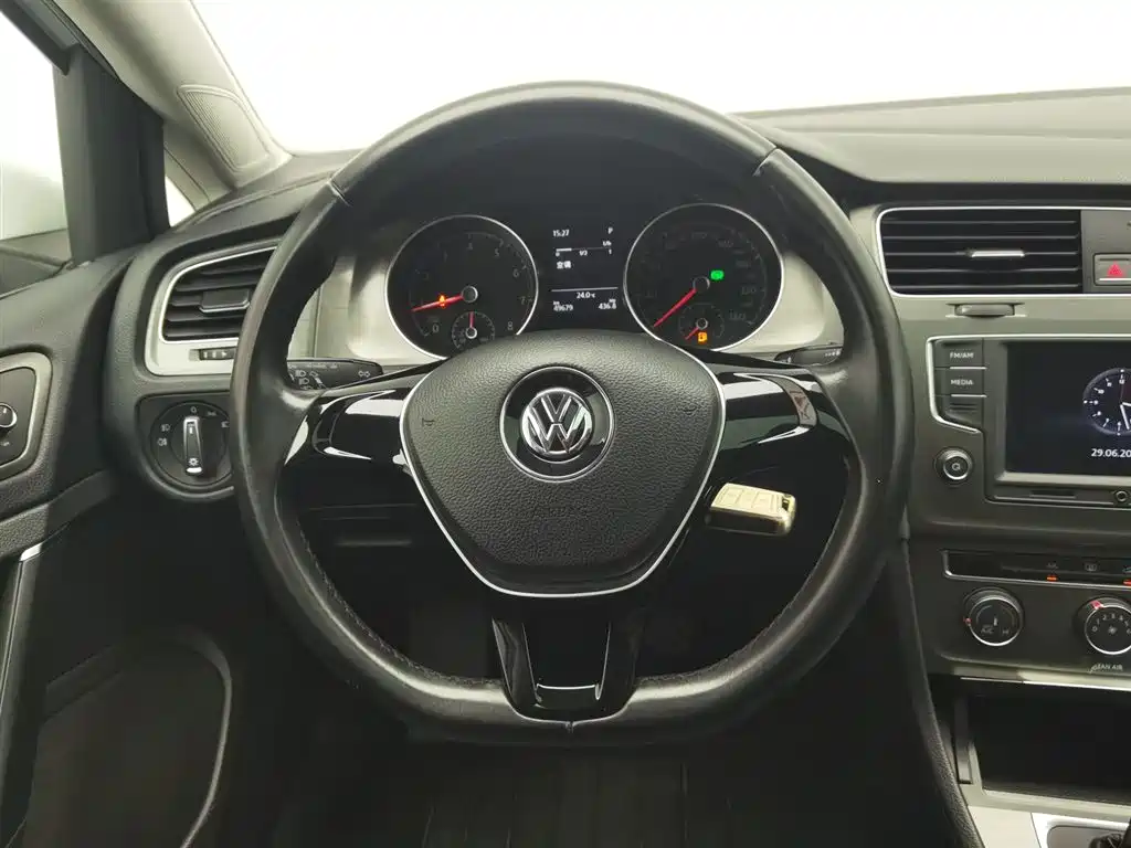 Volkswagen Golf 2017 — фото 11