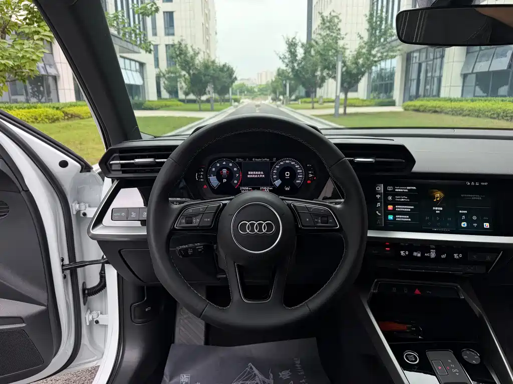 Audi A3 2023 — фото 18