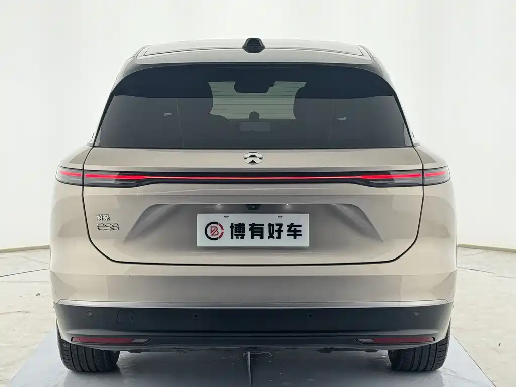 NIO ES8 2023