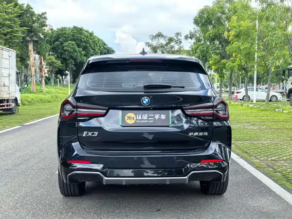 BMW iX3 2023