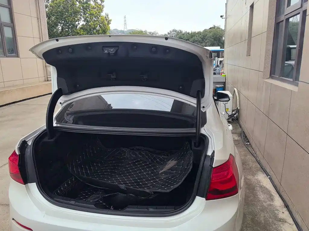 BMW 1 Series 2018 — фото 19