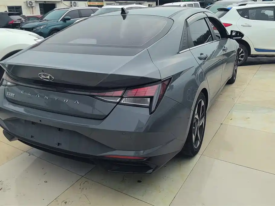 Hyundai Elantra 2022