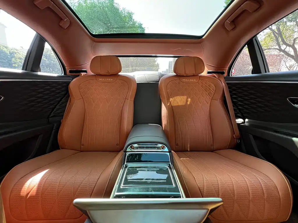 Bentley Flying Spur Plug-In Hybrid 2022 — фото 13