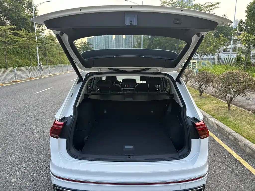 Volkswagen Tiguan L Plug-In Hybrid 2022 — фото 18