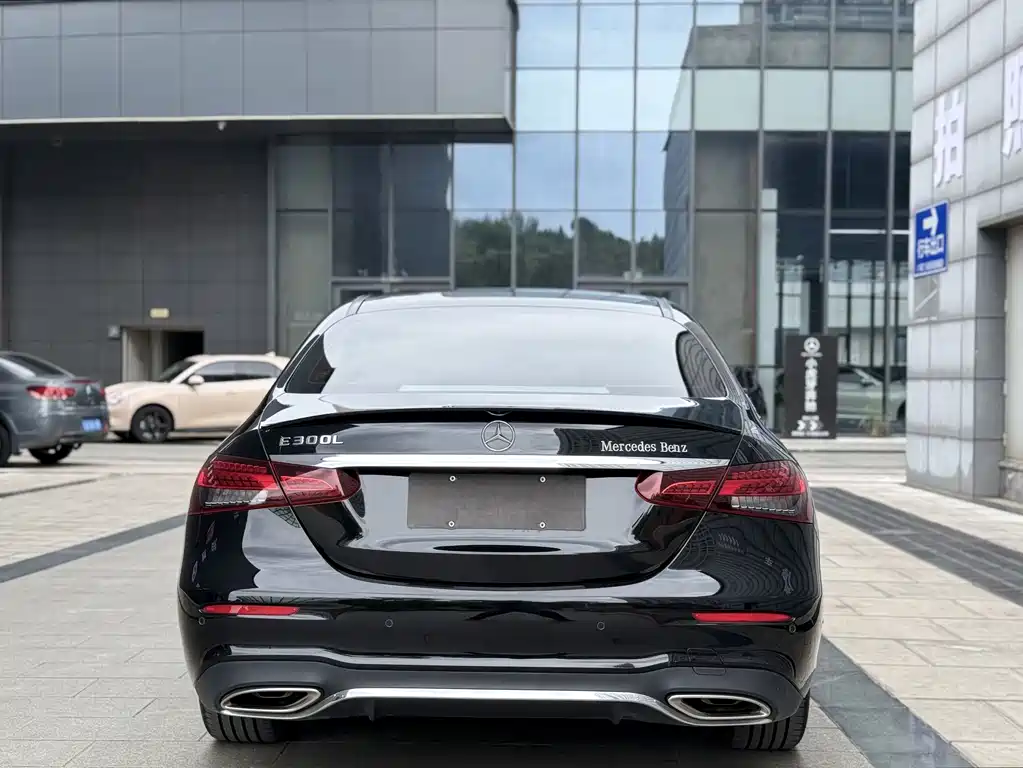 Mercedes-Benz E-Class 2023 — фото 16