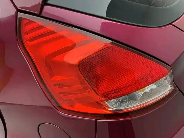 Ford Fiesta 2013 — фото 15