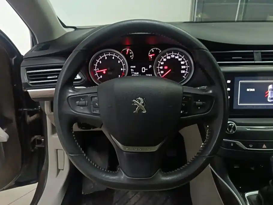Peugeot 408 2015 — фото 15
