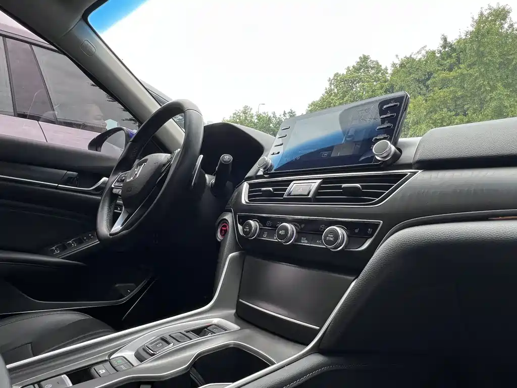 Honda Accord 2019 — фото 18