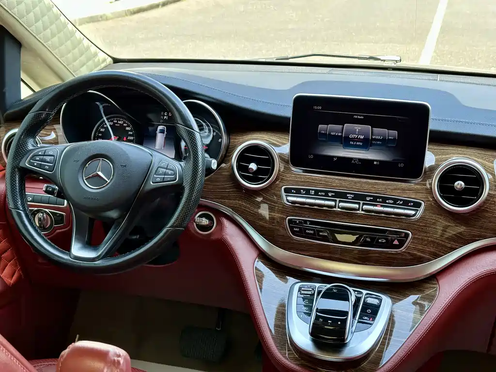 Mercedes-Benz V-Class 2019 — фото 12