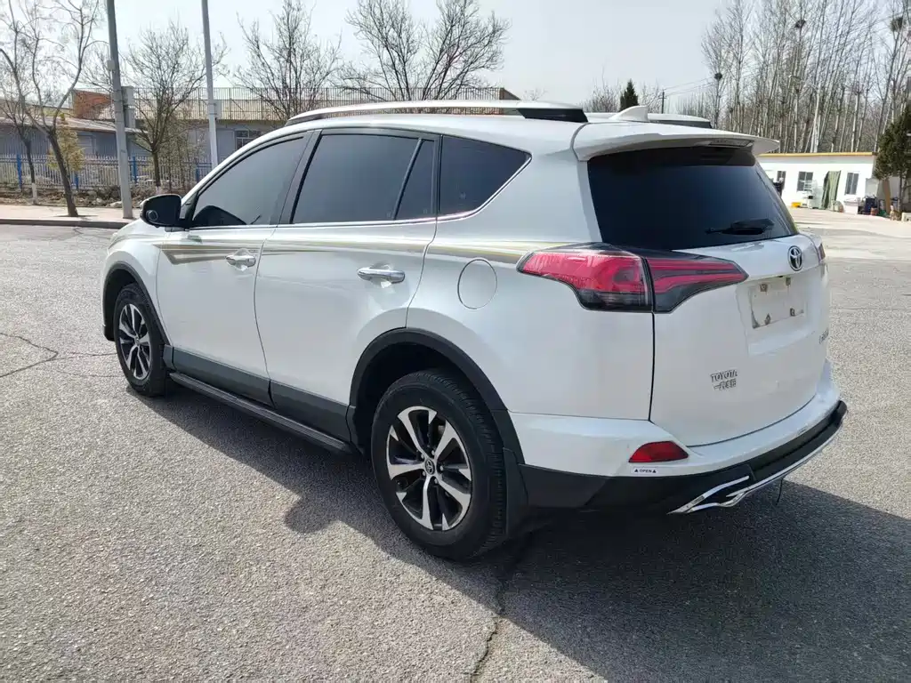 Toyota RAV4 2019 — фото 7