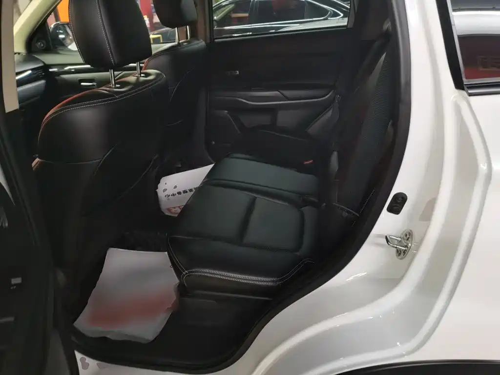 Mitsubishi Outlander 2021 — фото 17