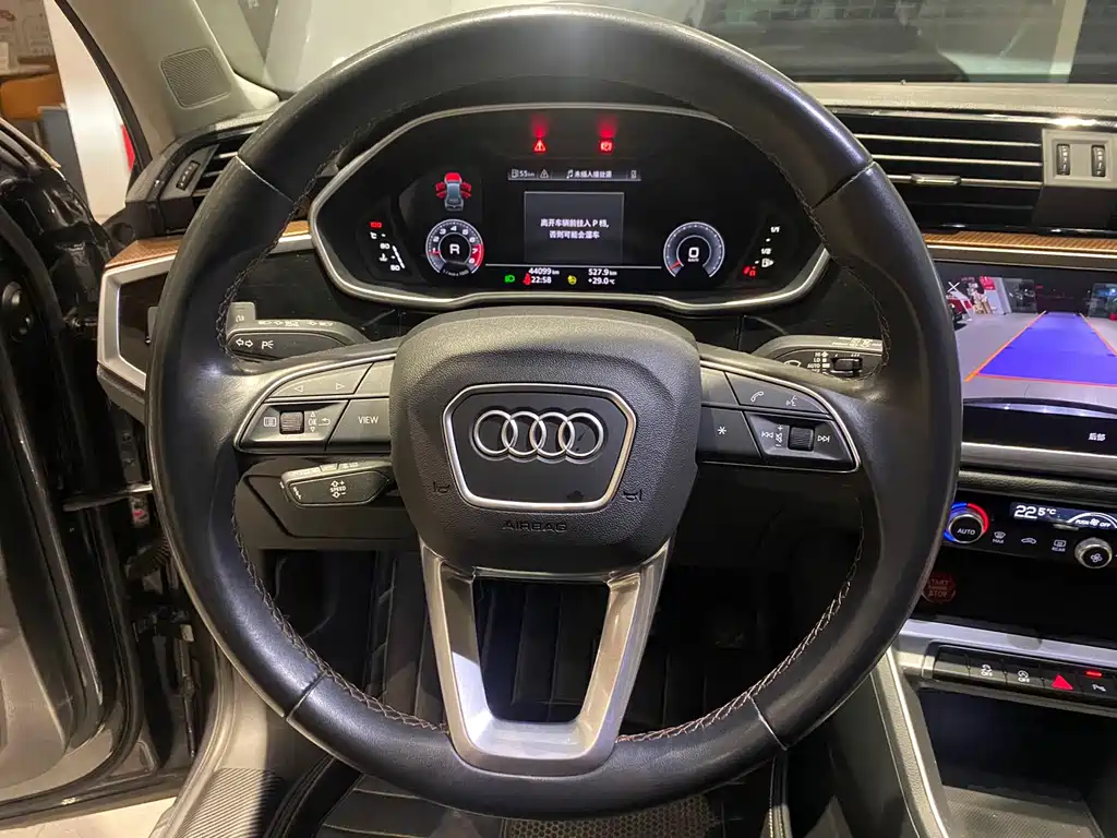 Audi Q3 2023 — фото 12