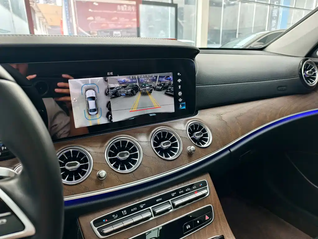 Mercedes-Benz E-Class 2021