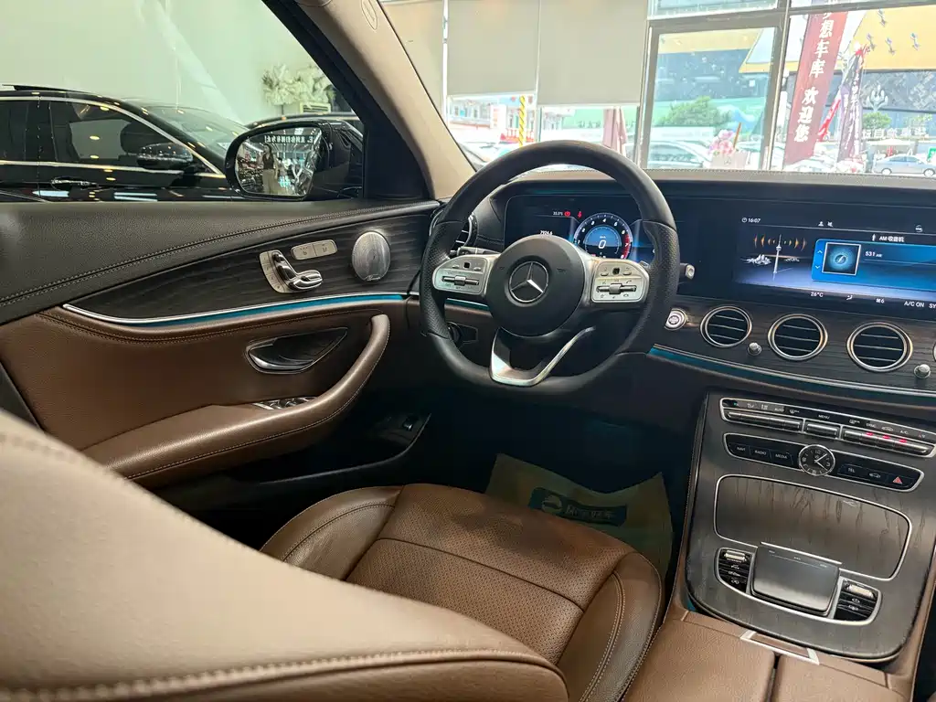 Mercedes-Benz E-Class 2020 — фото 20