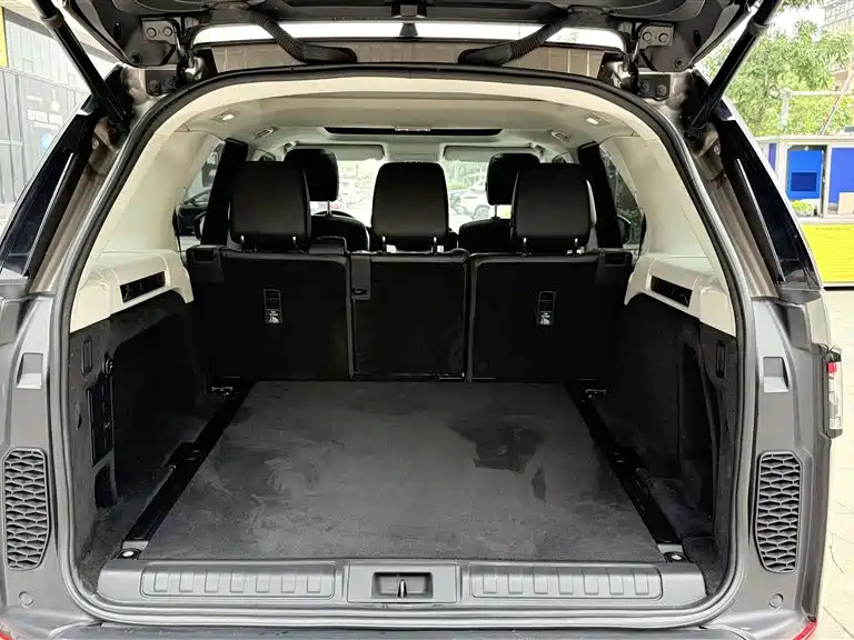 Land Rover Discovery 2017 — фото 18