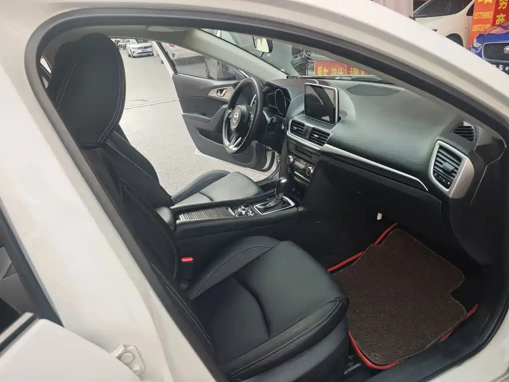 Mazda 3 Axela 2018 — фото 10