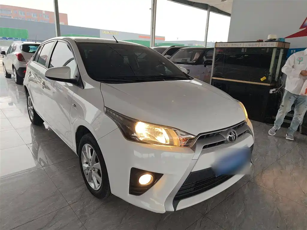 Toyota Yaris L 2015 — фото 27