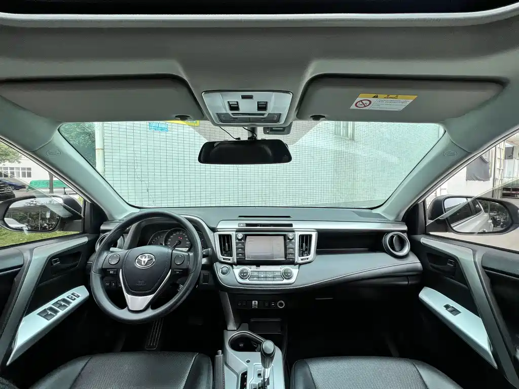 Toyota RAV4 2018 — фото 6