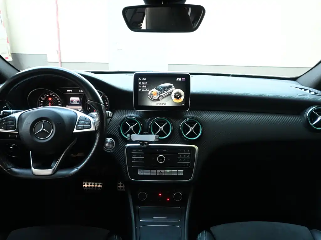 Mercedes-Benz A-Class 2016 — фото 10