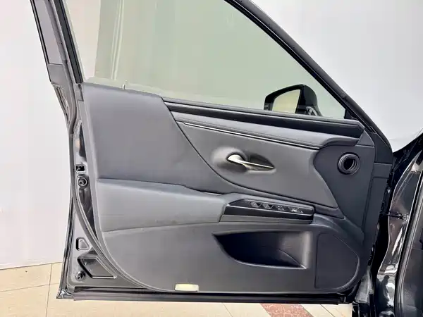 Lexus ES 2021