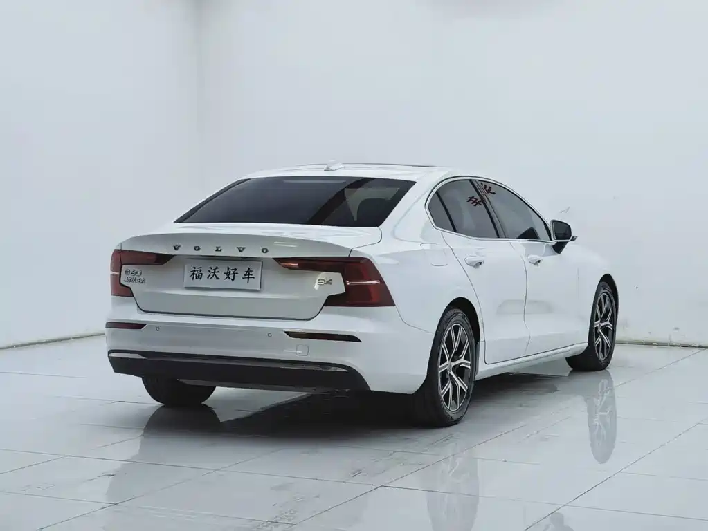 Volvo S60 2023 — фото 28