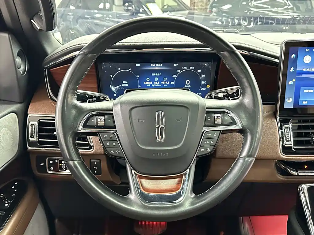 Lincoln Navigator 2023 — фото 18