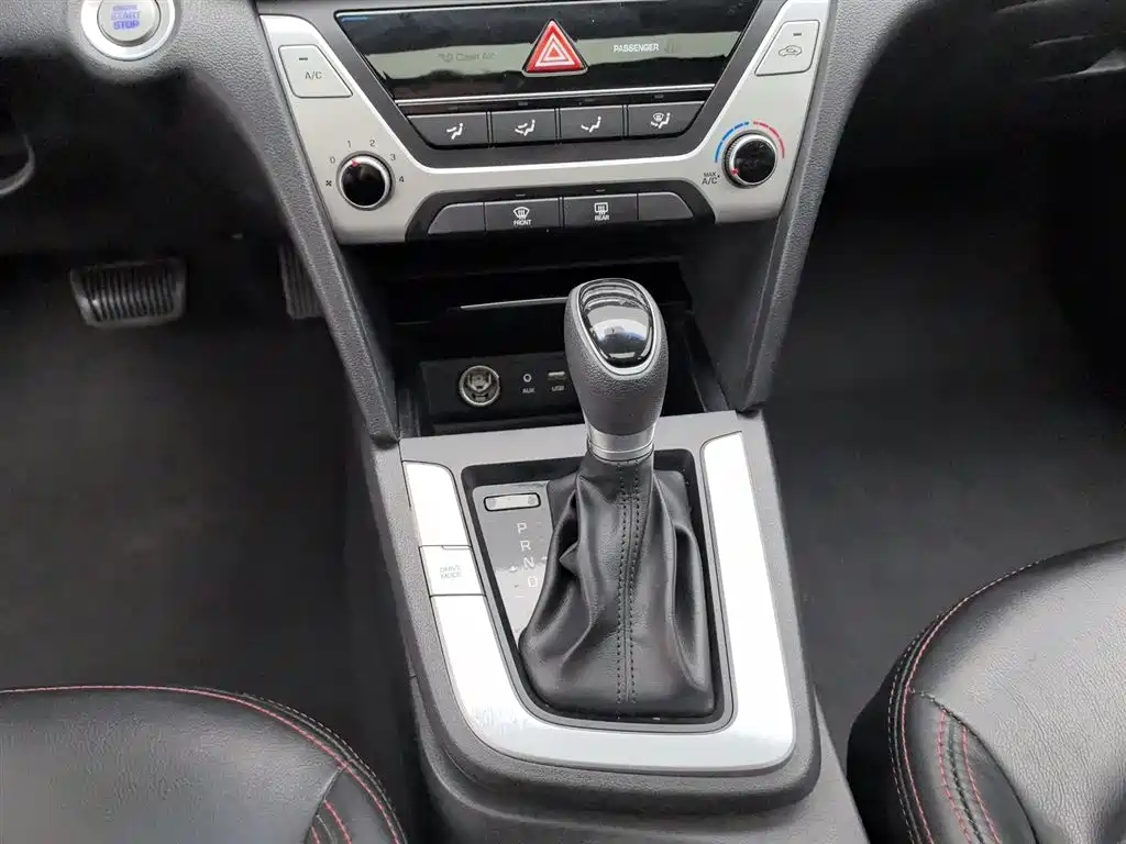 Hyundai Elantra 2018 — фото 13