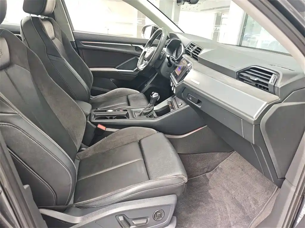 Audi Q3 Sportback 2023 — фото 12