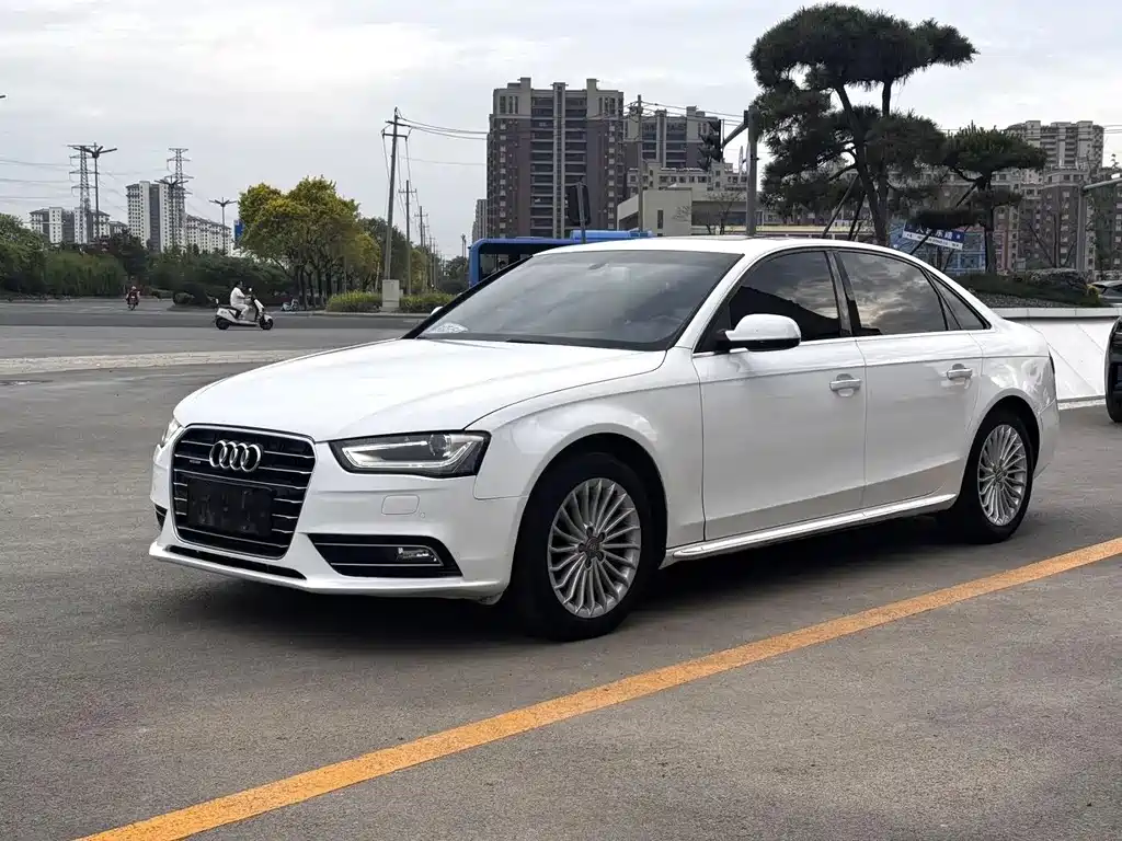 Audi A4L 2016 — фото 1