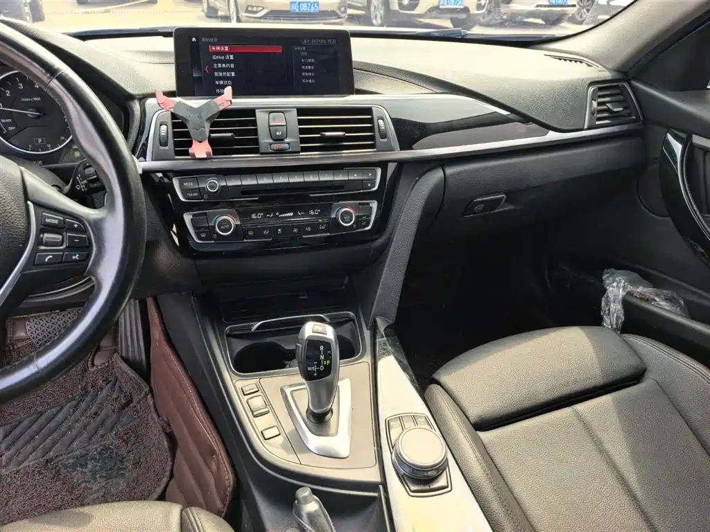 BMW 3 Series 2018 — фото 13