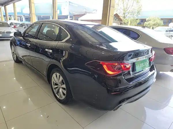 Infiniti Q70 2019