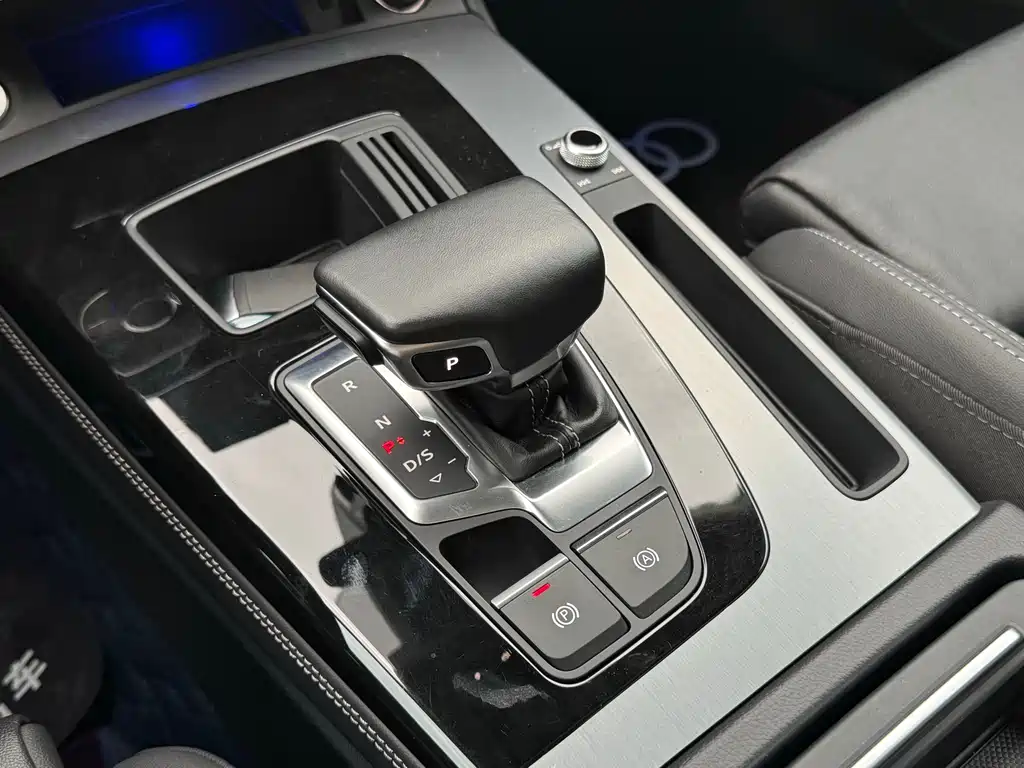 Audi Q5L 2022 — фото 25