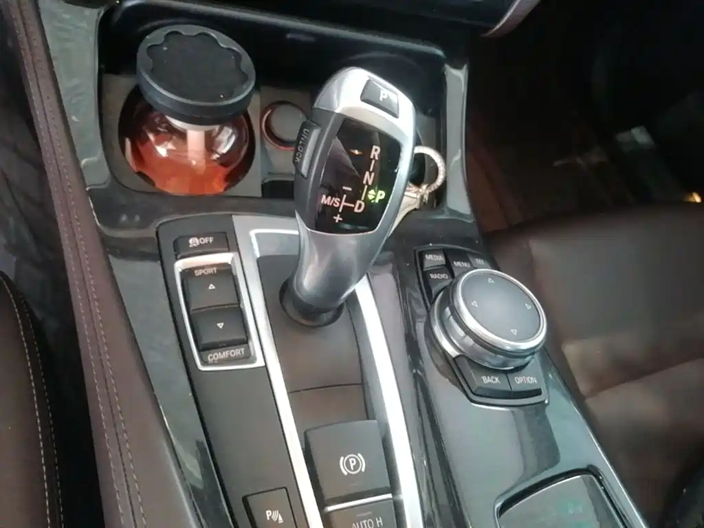 BMW 5 Series 2016 — фото 14
