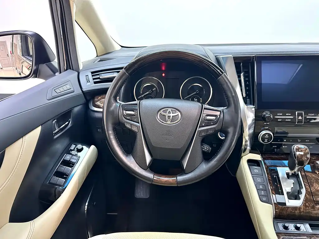 Toyota Alphard 2022 — фото 13