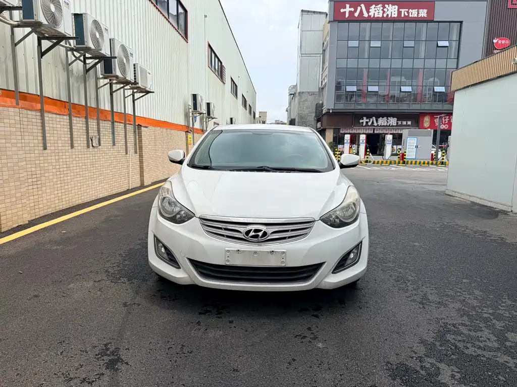 Hyundai Elantra 2012
