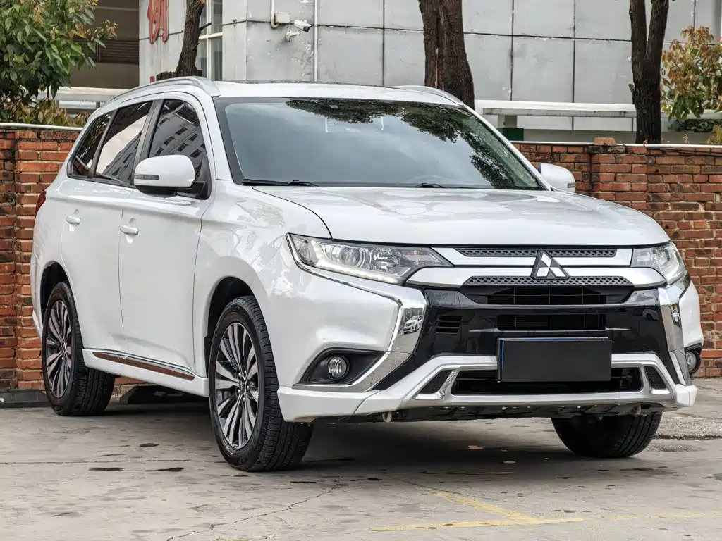 Mitsubishi Outlander 2021 — фото 25